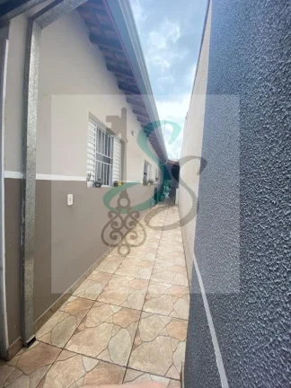 Imagem Venda de casa no Jardim Interlagos, Hortolândia. Casa com 2 dormitórios com armários e piso laminado , sala, cozinha com armários planejados e