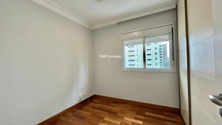 Imagem Apartamento para locação em Moema com 2 quartos, 1 suíte e 2 vagas de garagem