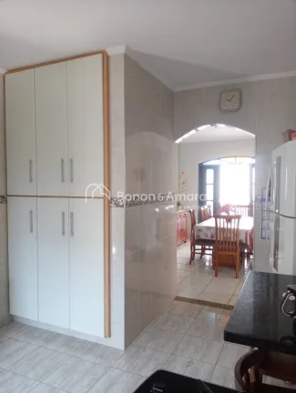 Imagem Linda e espaçosa casa com 217 m² de área construída e 320 m² de terreno. A residência possui 3...