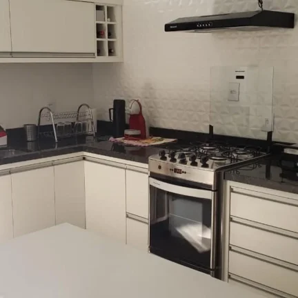 Imagem Sobrado para Venda por R$1.200.000,00 com 450m², 4 dormitórios, 1 suite e 3 vagas - Centro, Taubaté / SP - Cód. BDI36899