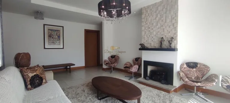 Imagem Casa em Condomínio para Venda em Teresópolis / RJ no bairro Prata
