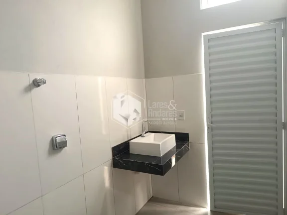 Imagem CASA À VENDA, COM 190M² 3 DORMS (1 SUÍTE) 5 VAGAS, PISCINA, CHURRASQUEIRA - RESIDENCIAL CALIFÓRNIA GARDEN, SÃO SEBASTIÃO DO PARAÍSO, MG
