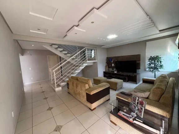 Imagem Casa ampla com 3 dormitórios e 2 vagas de garagem em Jaraguá do Sul/SC