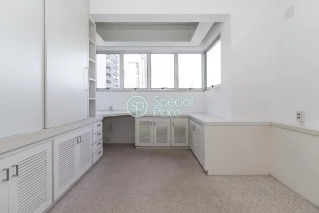 Imagem Cobertura duplex com 192m² localizada em uma rua pequena e tranquila, próxima do Shopping Iguatemi...