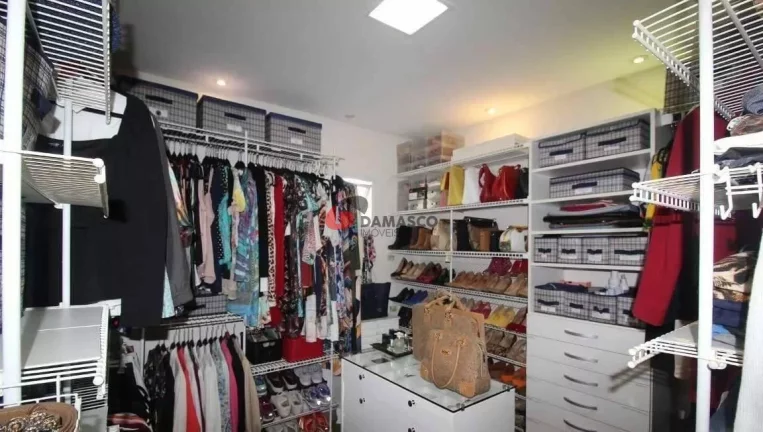 Imagem Sobrado à venda 4 Quartos, 1 Suite, 3 Vagas, 240M², Cerâmica, São Caetano do Sul - SP