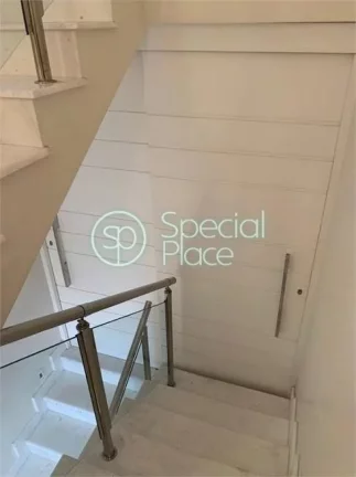 Imagem Segurança e agradabilidade, isto , é o que este belo Condomínio te proporcionará. A casa com pro...