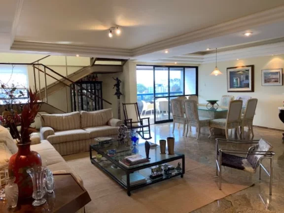 Cobertura Duplex 4/4, 3 Suítes, 380,00m2 04 Vagas Soltas, pega 05 Carros - no Charmoso Morro do Conselho - Rio Vermelho por apenas R$1.550.000,00