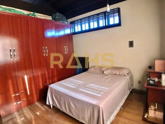 Imagem Sobrado com 2 suítes e 1 quarto, ampla área gourmet com churrasqueira e piscina, 2 vagas de garage...
