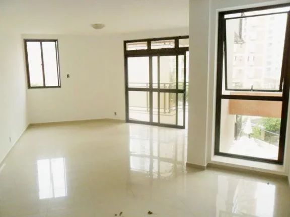 Imagem Praia de Pitangueiras, Local Nobre, Alto Padrão, Lazer Total, 2 Garagens, 145 m² úteis, Próximo ao Mar, Reformado.