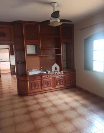 Imagem Casa com 3 dormitórios à venda, 190 m² por R$ 550.000,00 - Setor Social - Itumbiara/GO