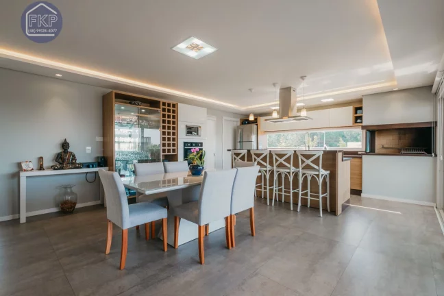Imagem Casa Alto Padrão 4 dormitórios!