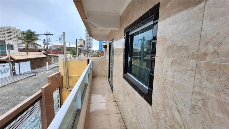 Imagem Casa 2 dormitórios com sacada a venda em Praia Grande 200metros da praia