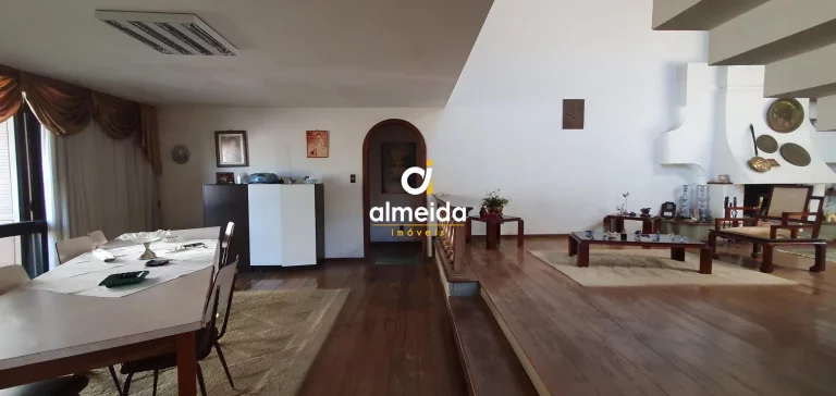 Imagem Casa 4 dormitórios à venda Centro Santa Maria/RS