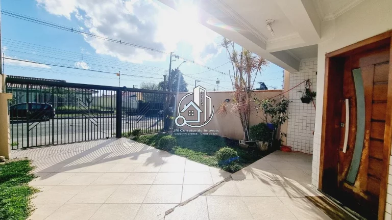 Imagem Sobrado com AMPLO ÁTICO, 170,34m² privativos, FRENTE PARA RUA, localizado no Bairro Boqueirão, Cu...