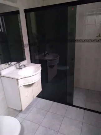 Imagem Sobrado com 3 dormitórios para alugar, 183 m² por R$ 3.550,00/mês - Parque Jaçatuba - Santo André/SP