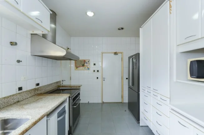 Imagem Apartamento 270M², 4Q, 2 Suítes, 5 Banheiros, 4 Vagas, Piscina Adulto e Infantil, Churrasqueira, Salão de Festas e Jogos, Gerador, Despensa, Depósito.