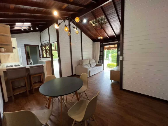 Imagem Casa com 3 dormitórios sendo 1 suíte e 1 vaga de garagem no Bairro Cabeçudas em Itajaí/SC
