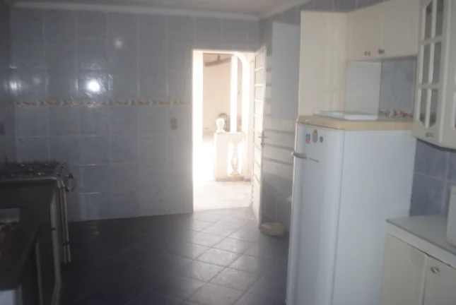 Imagem CASA À VENDA EM CONDOMÍNIO FECHADO