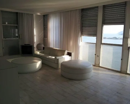 Apartamento à venda no Guarujá na Praia de Pitangueiras