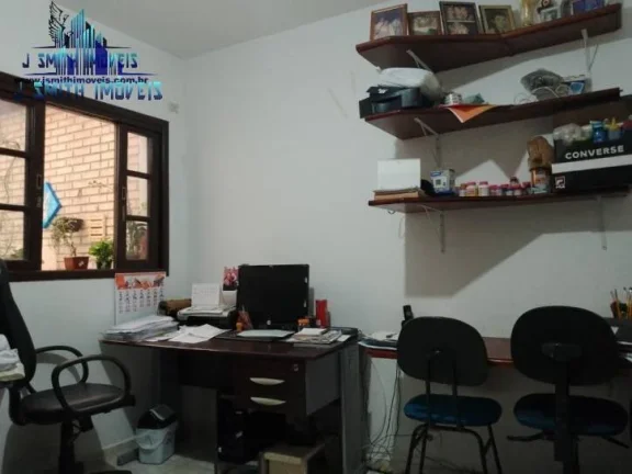 Imagem CASA TÉRREA EM CONDOMÍNIO NA REGIÃO DA GRANJA VIANA, KM 24.
5 DORMS (1 suíte), AC. 300m2, TERREN...