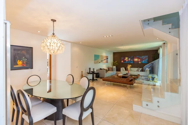 Imagem ALTO DA BOA VISTA CASA EM CONDOMÍNIO 354,00 M ÚTEIS 4 SUÍTES A MASTER TEM CLOSET VARANDA 3 SALAS AMPLAS 6 BANHEIROS 3 VAGAS TERRENO 409,00 M