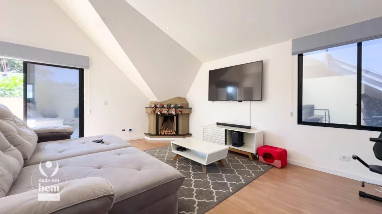 Imagem Sobrado com 316 m² - 5 Quartos - 4 Suítes, 1 Lareira, 1 Churrasqueira – 4 vagas, à venda por R$ 1.737.000 - Campo Comprido - Curitiba/PR
