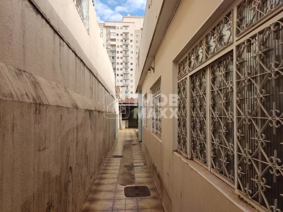 Imagem Casa à venda em Taguatinga Norte: 280m², 3 quartos, 1 suíte, 3 banheiros. Oportunidade por R$700 mil!