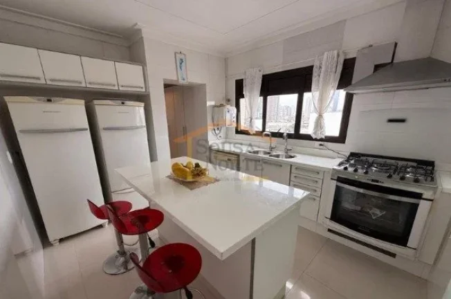 Imagem Apartamento totalmente reformado e mobiliado, com 268m², 4 dormitórios, sendo 4 suítes, ampla sal...