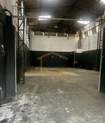 Imagem GalpÃ£o comercial reformado, 216mÂ² de Ã¡rea Ãºtil, com mezanino superior para escritÃ³rio, instalaÃ...