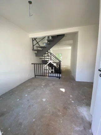 Imagem Casa em condomínio fechado com 3 suítes, 2 vagas na Ganja Viana.