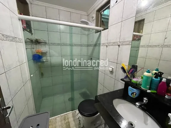 Imagem Casa térrea com 3 quartos, condomínio com portaria 24h, salão de festas e playground em Londrina