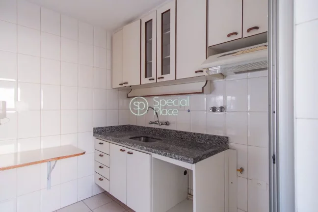 Imagem Ótimo apartamento com 78m², 3 dormitórios, sendo uma suíte, living com varanda, sala de jantar, ...