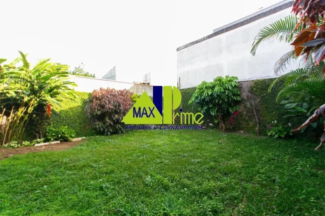 Imagem Casa para locação na Vila Granada, São Paulo-SP: 6 quartos, 1 suíte, 2 salas, 3 banheiros, 9 vagas de garagem, 300m²