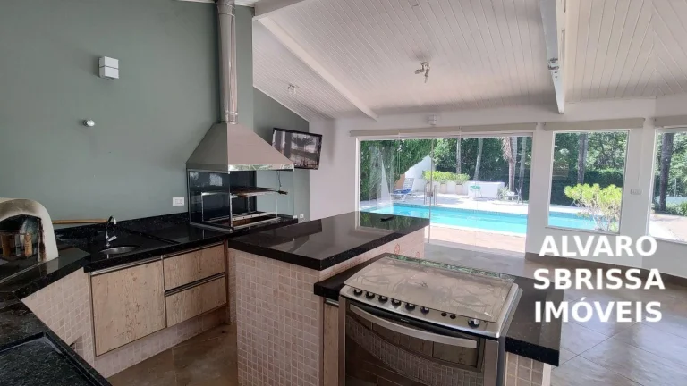 Imagem Casa com piscina, área gourmet e grande quintal. Estuda permuta com imóvel comercial. 395 m². Condomínio Zuleika Jabour Salto/SP