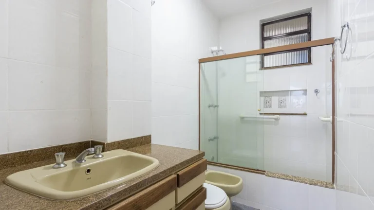 Imagem Apartamento 126M², 3Q, 1 Banheiro, 1 Vaga, Armários.