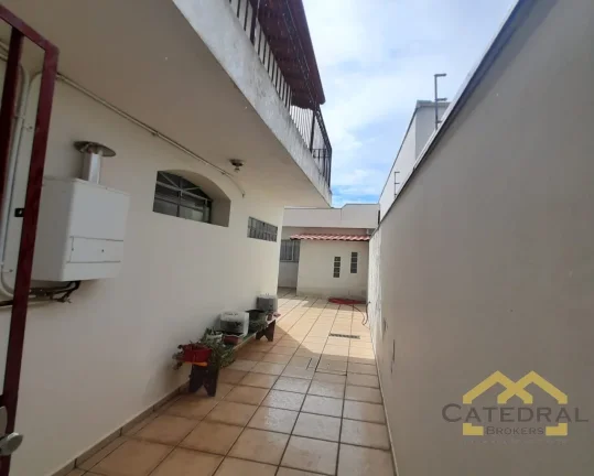 Imagem Sobrado de três dormitórios e amplo quintal na Vila Esperança em Jundiaí
