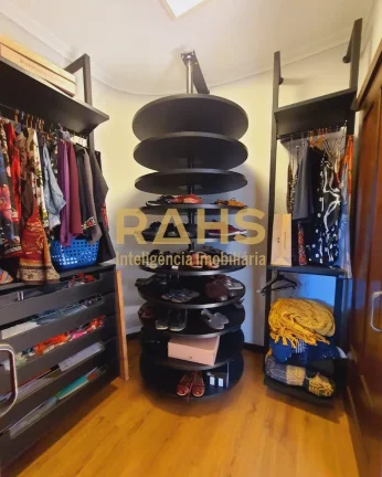 Imagem Maravilhoso sobrado casa em ótima localização no bairro Anita Garibaldi, com 420m² de área cons...