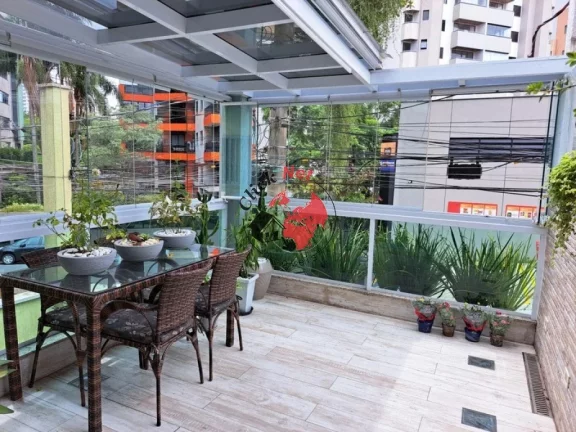 Imagem Lindo sobrado à venda, recentemente reformado, localizado na Vila Valparaíso, Santo André, com 3 dormitórios, sendo 1 suíte, 2 vagas, 196 m².