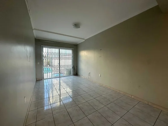 Imagem Casa com 4 suítes e 3 vagas de garagem no Bairro Dom Bosco em Itajaí/SC