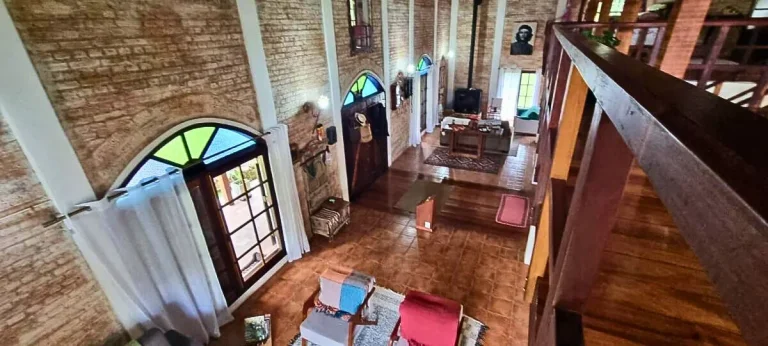 Imagem Refúgio de montanha com rio privativo e arquitetura autoral em Gonçalves
