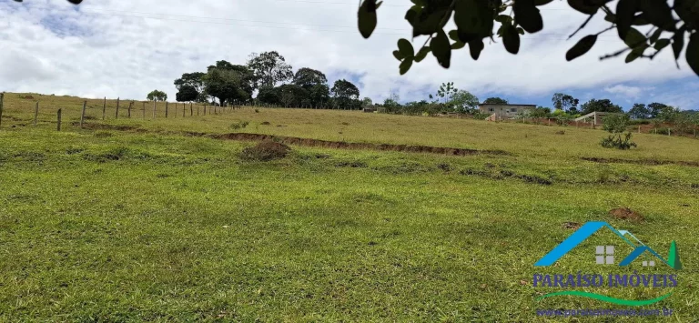 Imagem Refúgio Natural em Paraisópolis: Terreno Exclusivo com 5 Fontes de Água!