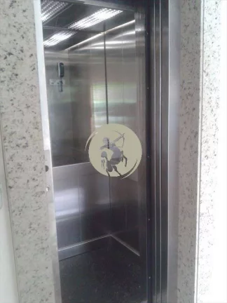 Imagem SOBRADO IMPONENTE PROXIMO A PRAIA COM ELEVADOR!!! LOCALIZADO EM RUA TRADICIONAL DE SANTOS,RICA EM AR...