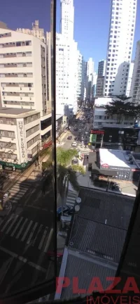 Imagem Amplo Apartamento com 2 Sacadas, 3 Quartos e Churrasqueira a Gás no Centro de Balneário Camboriú