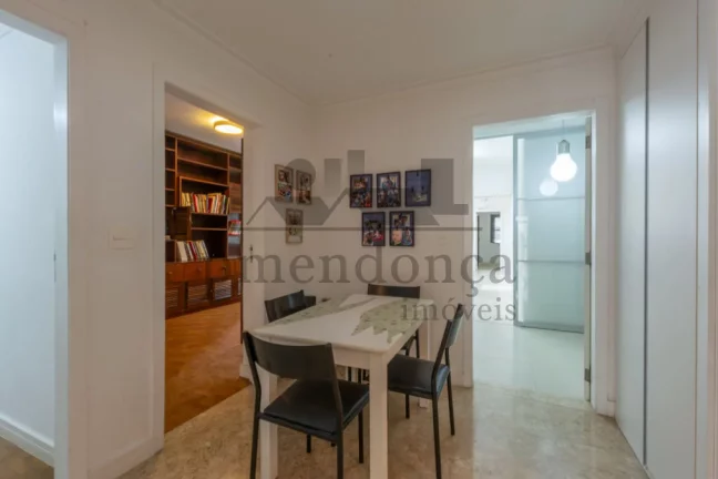Imagem Apartamento reformado em Higienópolis com 188m², pronto para morar.
