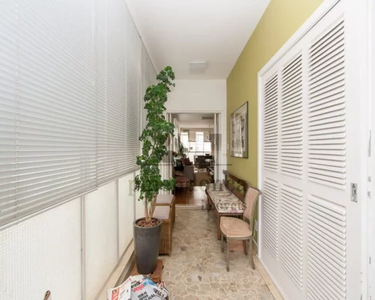 Imagem living para 2 ambientes integrado som a sala de jantar, lavabo, 3 dormitórios sendo 1