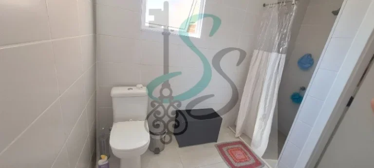 Imagem Oportunidade única: Casa térrea em condomínio no Balneário Tropical em Paulínia-SP, 2 quartos, 1 sala, 1 banheiro, 2 vagas de garagem, 78,40 m² de área. Venha viver com conforto e segurança!