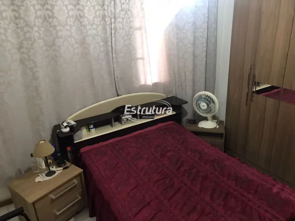 Imagem Sobrado com localização central e pátio amplo