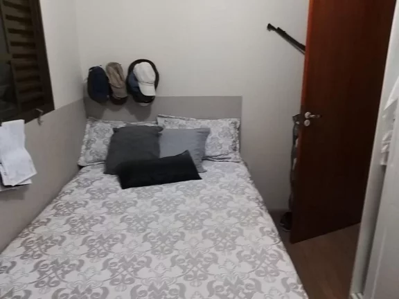 Imagem Casa Usada para Venda em Maringá, Jardim Olímpico, 4 dormitórios, 1 suíte, 2 banheiros, 3 vagas