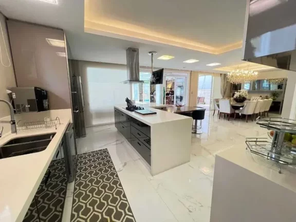 Imagem Casa de alto padrão em condomínio fechado com 5 suítes e 4 vagas de garagem em Itajaí