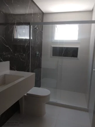 Imagem Imperdível: Casa de luxo em condomínio Alphaville (Abrantes), Camaçari-BA - 5 quartos, 4 suítes, 2 salas, 1 banheiro, 4 vagas, 267m²!